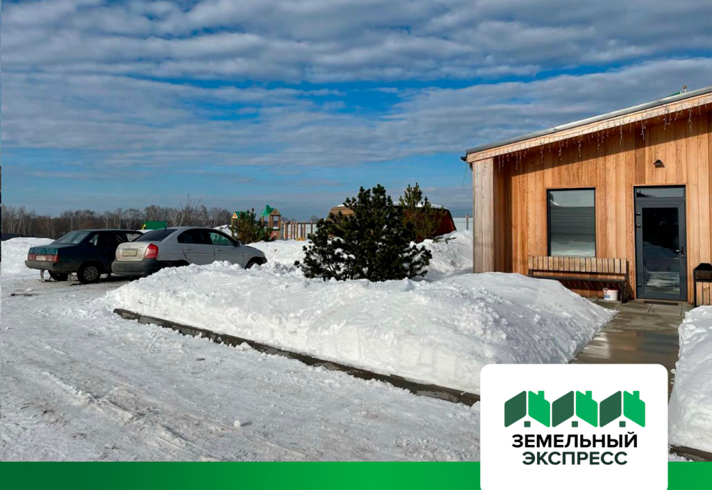 Уборка снега в поселке "Регата"